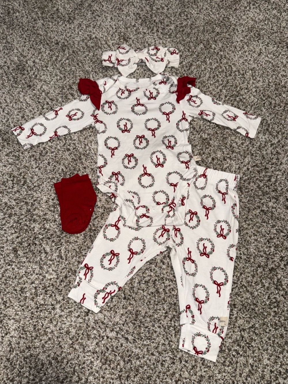 New Milkberry Bamboo Baby 5 Piece Christmas Holiday Wreath and Bow Outfit 0-3 M